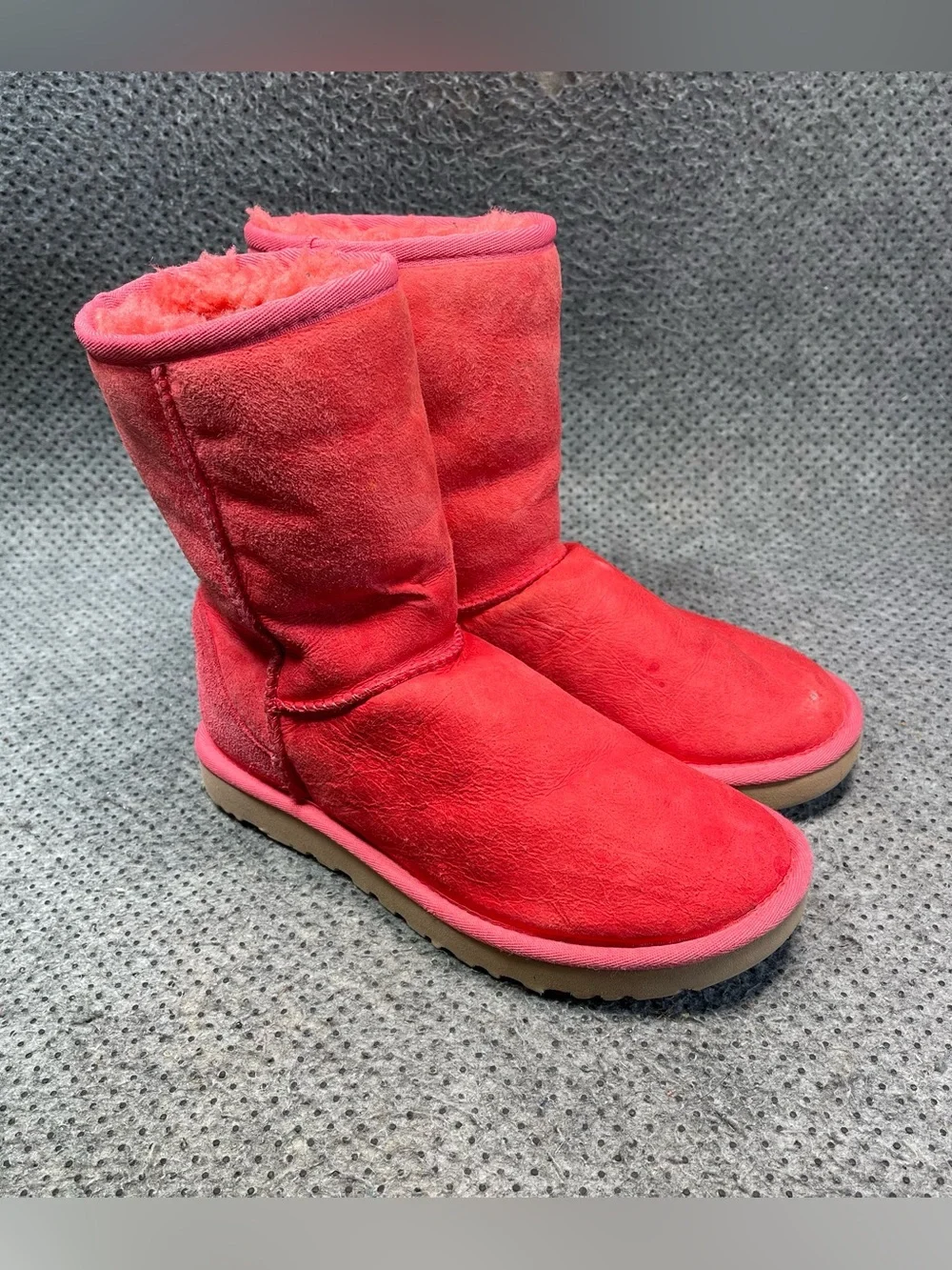 Ugg Classic II Short Pink Boots Size 6 Women’s
